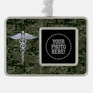 Chrome Style Caduceus Symbool op Green Camouflage Verzilverd Kader Ornament