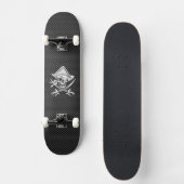 Chroomachtige piraat op zwarte koolstofvezel skateboard (Voorkant)