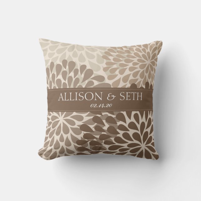 Chrysanthemum (Dachshund Brow) Wedding Shower Gift Kussen (Voorkant)