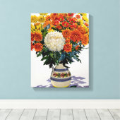 Chrysanthemums in een patterned jug 2005 canvas afdruk (Insitu (Houten vloer))