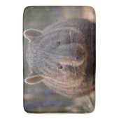 Chubby Charm: de Schattige Australische wombat Badmat (Voorkant Verticaal)