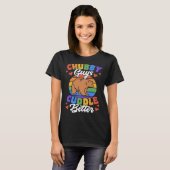 Chubby Guys Cuddle Better Gay Grizzly Bear Pride M T-shirt (Voorkant volledig)