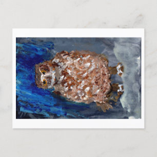 Chubby hibou avec carte postale arrière - plan ble