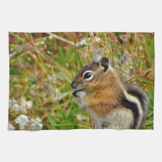 Chubby schattige chipmunk op houten stump theedoek
