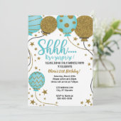 Chut c'est une invitation à une fête surprise (Debout devant)