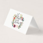 Chute en amour Burgundy Floral Wreath Advice Card<br><div class="desc">La carte de conseil mariage "Fall in Love" est élégamment pliée et présente une couronne rustique de fleurs d'aquarelle d'automne, y compris des roses, des dahlias, des fleurs de pivoines et de la verdure, dans une magnifique palette automnale de rouge bordeaux, jaune doré, rose roux et tons verts. Un motif...</div>
