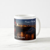 Chutes du Niagara et tasse de pont de paix (Devant droit)