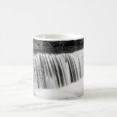 Chutes Du Printemps À Hodgson Grayscale Cafe Mug (Centre)