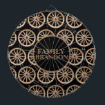 Cible De Fléchettes Agritourisme rustique Élégante vieille mode Roue e<br><div class="desc">Voici mon design Farmhouse Dartboard, un mélange parfait de charme rétro, rustique et d'ancienne école. Ce tableau de bord unique présente un design ancien de roue de wagon qui peut être personnalisé avec votre nom de famille, ce qui en fait une pièce idéale pour les couples, les jeunes mariés et...</div>