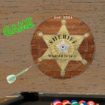 Cible De Fléchettes Bois rustique tonus Sheriff Étoile d'insigne, Brow<br><div class="desc">Bois rustique tonus Sheriff Badge Star, Browns Cible de flechettes de grains de bois. Un jeu rustique d'incrustation en bois de Faux fait le cadeau personnalisé parfait, il est idéal pour les personnes qui travaillent pour le bureau du shérif ou pour l'unité avec qui jouer. Notre modèle convivial facilite la...</div>