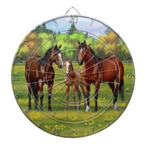 Cible De Fléchettes Chevaux Du Quartier De La Baie Brown Dans Les Pâtu