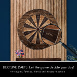 Cible De Fléchettes Coupe en bois foncé, effet en bois foncé rustique<br><div class="desc">Utilisez ce tableau de bord rustique à effet de bois pour jouer "Decisive Darts" - idéal pour les personnes indécises et un cadeau amusant et unique pour les familles,  les couples et les amis.</div>
