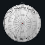 Cible De Fléchettes Custom Family Name Rustic Wood Look Dartboard<br><div class="desc">Modifiez facilement le nom de famille sur le modèle de design, et créez votre tableau de bord de nom de famille personnalisé. Tableau de taille de la régulation Dimensions : 18"diamètre, 1"h Comprend 6 fléchettes en laiton (3 vols de fléchettes du drapeau américain et 3 vols de fléchettes du Royaume-Uni)...</div>