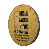 CIBLE DE FLÉCHETTES DANS LE GARAGE BÂTIMENT D'UNE CHAÎNE CHAUDE (Devant droit)