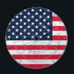 Cible De Fléchettes Drapeau américain 50 étoiles : vieilles étoiles de<br><div class="desc">Le drapeau 50 étoiles, symbole puissant de l'unité américaine, a une histoire d'origine aussi unique que la nation qu'il représente. En 1958, un jeune lycéen du nom de Bob Heft, qui vit à Lancaster dans l'Ohio, a été assigné à une classe d'histoire : concevoir un nouveau drapeau pour les Etats-Unis....</div>