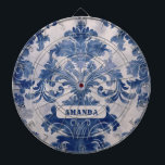 Cible De Fléchettes Élégant damassé Bleu toile de jouy monogramme<br><div class="desc">Elégant vintage Blue toile de jouy monogramme Dartboards. Belle toile de jouy sans couture motif Bleu sur arrière - plan blanc.Les gravures de toile sont un régal en ce moment, il s'agit d'une toile de jouy vintage élégante et ornée avec motif damassé exotique, un style amusant qui est actuellement tendance...</div>