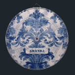 Cible De Fléchettes Élégant damassé Bleu toile de jouy monogramme<br><div class="desc">Elégant vintage Blue toile de jouy monogramme Dartboards. Belle toile de jouy sans couture motif Bleu sur arrière - plan blanc.Les gravures de toile sont un régal en ce moment, il s'agit d'une toile de jouy vintage élégante et ornée avec motif damassé exotique, un style amusant qui est actuellement tendance...</div>