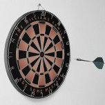 Cible De Fléchettes Élégant Rose noir or rose Nom personnalisé Géométr<br><div class="desc">Un design classique de tableau de bord avec alternance de triangles d'or noir et (faux) rose. Au-dessus et au-dessous,  il y a le nom et un message sous forme de texte voûté,  en casquette rose.</div>