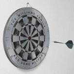 Cible De Fléchettes Faux Silver Foil Marbre noir Nom de famille Métall<br><div class="desc">Un design classique de tableau de fléchettes avec alternance marbre noir et triangles faux argent. Le cercle extérieur est un faux papier argenté. Il y a un nom de famille ci-dessus et un message ci-dessous,  tous deux en texte noir voûté.</div>
