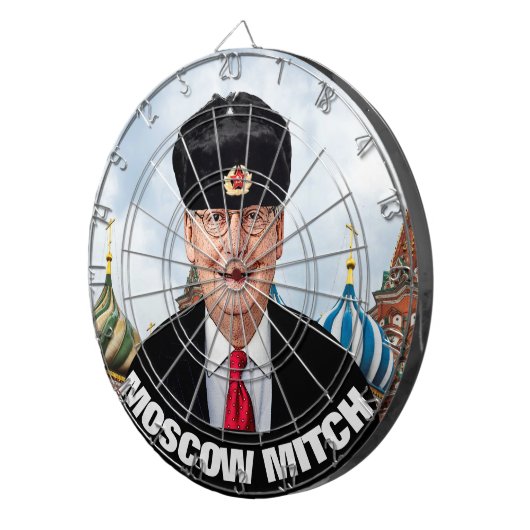 Cible De Fléchettes Frappe Moscou Mitch McConnell dans le baiser (Devant droit)