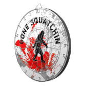 Cible De Fléchettes Gone Squatchin avec tableau noir Bigfoot (Devant droit)