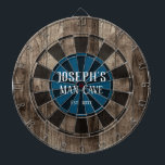 Cible De Fléchettes Grotte humaine personnalisée<br><div class="desc">Faux arrière - plan en bois avec le nom personnalisé et la grotte homme au centre de la planche. Autres couleurs disponibles dans la boutique.</div>