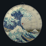Cible De Fléchettes L'art japonais vintage, la grande vague de Hokusai<br><div class="desc">36 Vues du Mont Fuji : La Grande Vague au large de la côte de Kanagawa par Katsushika Hokusai de la période Edo, c. 1830. Illustration marine d'art vintage asiatique avec un paysage maritime d'énormes vagues de marée s'écrasant avec des bateaux de gens et le Mont Fuji au loin. Bien...</div>