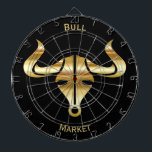 Cible De Fléchettes Marché haussier de Taureau d'or<br><div class="desc">La tête métallique de taureau de regard d'or avec des klaxons a placé sur le noir solide
Le marché haussier En texte majuscule coloré par or peut être personnalisé à votre nom ou message utilisant les modèles de produit</div>