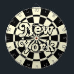 Cible De Fléchettes NEW YORK Retro Moderne Noir et Crème Lumière<br><div class="desc">NEW YORK Retro Modern Black and Light Cream modifiable texte Cible de flechettes Jeu comprenant 6 fléchettes en laiton 🎯 Personnalisez avec votre texte ou votre nom en sélectionnant l'option de personnalisation. Veuillez me faire savoir si vous avez d'autres questions et parce que le support client de Zazzle traite l'expérience...</div>