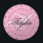 Cible De Fléchettes Noir et blanc Fatigue Monogramme rose<br><div class="desc">Customisez le script de style manuscrit moderne pour créer votre propre cadeau girly pour elle. Ajoutez une initiale monogramme et un nom pour créer une combinaison initiale de prénom avec une calligraphie de style classique. Vous pouvez customiser les couleurs rose,  noir et blanc dans ce design.</div>