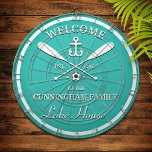 Cible De Fléchettes Nom de famille | Oars et Ancres personnalisés Aqua<br><div class="desc">Amusant "bienvenue à la maison du lac" tableau de fléchettes personnalisées. Changez le nom,  l'année et le nom de votre escapade de vacances (maison de plage,  cottage,  maison d'été,  etc.) pour en faire un cadeau merveilleusement unique.</div>