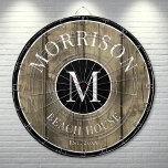 Cible De Fléchettes Nom de famille Rustic Wood<br><div class="desc">Ce tableau de bord rustique est l'ajout parfait à votre maison de plage familiale, maison de lac, salle de jeux, grotte homme, et plus encore. Il présente un monogramme initial audacieux au centre, avec votre nom de famille fièrement affiché en haut. Le bas indique "Beach House", mais cela peut être...</div>