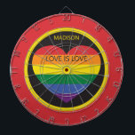 Cible De Fléchettes Nom personnalisé Rainbow Heart<br><div class="desc">Voir mon magasin pour plus d'articles arc-en-ciel / orgueil.</div>