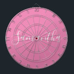 Cible De Fléchettes Nom personnalisé Script blanc sur rose<br><div class="desc">Nom personnalisé Script blanc sur Cible de flechettes rose</div>