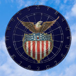 Cible De Fléchettes Patriotisme vintage, aigle fier au-dessus du drape<br><div class="desc">Illustration vintage fière patriotique Design de vacances du 4 juillet avec un aigle chauve et un bouclier avec le drapeau américain, les étoiles et rayures. Montrez votre patriotisme et votre fierté pour les États-Unis d'Amérique avec des symboles de liberté et de notre grande nation. Parfait pour célébrer nos héros le...</div>