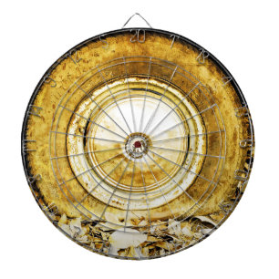 Cible De Fléchettes Roue vintage sur feuilles d'automne