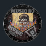Cible De Fléchettes Tableau de bord DJ de musique personnalisée<br><div class="desc">Un dj de musique amusant à thème fléchettes pour les mélomanes amoureux de la famille! ***Veuillez noter, recommandez REMPLACER la référence PHOTO à votre propre, afin que les calques soient correctement configurés. Comprend un collage coloré amusant qui est parfait pour la décoration de musique ou de nouveaux jeux de fléchettes...</div>
