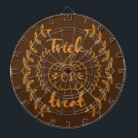 Cible De Fléchettes Tricoter ou traiter dans un cadre plante<br><div class="desc">Typographie d'Halloween Tricoter ou traiter en cadre plante</div>