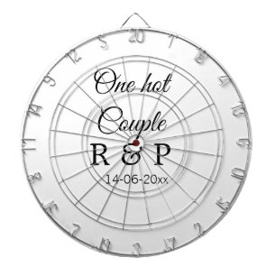 Cible De Fléchettes Une lettre initiale de nom de couple chaud date te