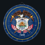 Cible De Fléchettes Utah : Le drapeau américain de l'État de la ruche,<br><div class="desc">Les champs ensoleillés de l'Utah, terre de teintes dorées et d'horizons interminables, sont le refuge d'un drapeau qui raconte une histoire d'industrie et de persévérance. Un champ de jaune vif, aussi chaud que le soleil du désert, forme la toile de fond de cette histoire. - Au coeur du drapeau se...</div>