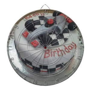 Cible De Fléchettes voiture de course d'anniversaire heureuse