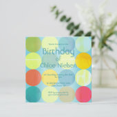 Ciel bleu et cercles colorés Invitation d'annivers (Debout devant)