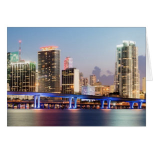 Ciel lumineux du centre de Miami à la tombée de la