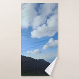 Cimes des Carpates sous un ciel bleu – Art montagn