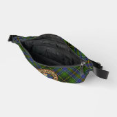 Cimier du clan MacInnes sur tartan (Ouvrir)
