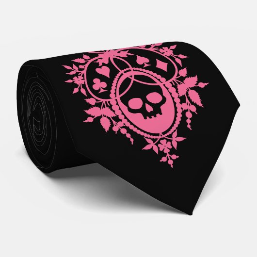 Cimier rose avec Cravate crâne et costumes (Roulé)