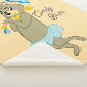 Cindy Beer Holding Parasol Sherpa Deken (3/4)