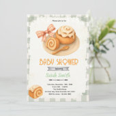 Cinnamon Roll party theme invitation (Debout devant)