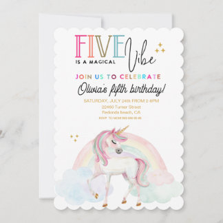 Cinq est une invitation d'anniversaire Licorne Arc