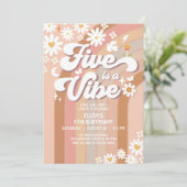 Cinq est une invitation d'anniversaire Vibe Hippie (Debout devant)